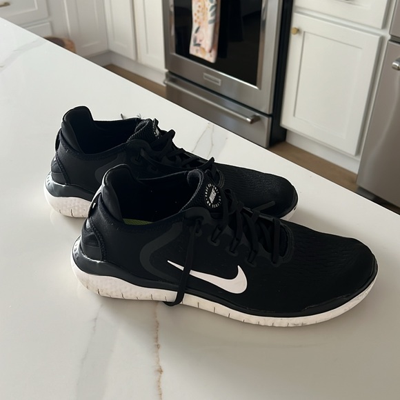 Nike Free Runs - Picture 3 of 4